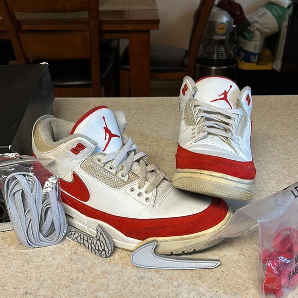 Selling air Jordan 3 retro for cheap main reason 1 pair of nike logo missing - Picture 1 of 5